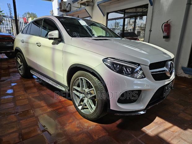 Pre-owned 2018 Mercedes-Benz GLE 350d 4MATIC - White