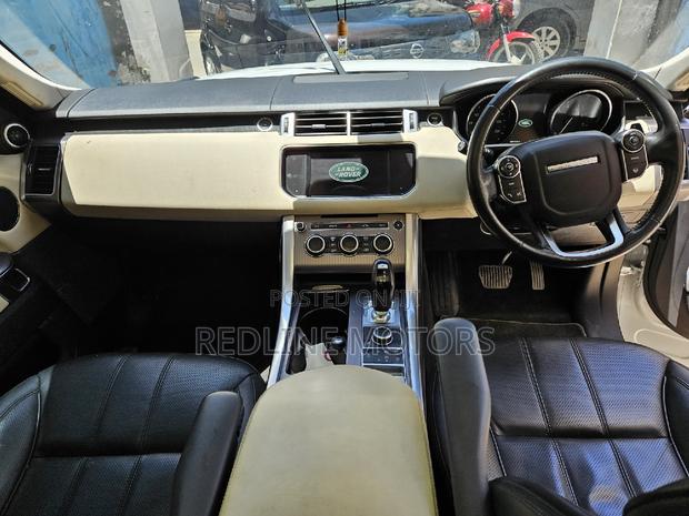 Pre-owned 2017 Land Rover Range Rover Sport SE Td6 4x4 - Premium White Off-Roader