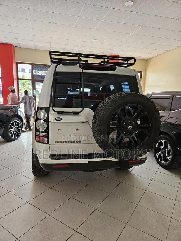 2016 Land Rover Discovery - Stunning White Edition