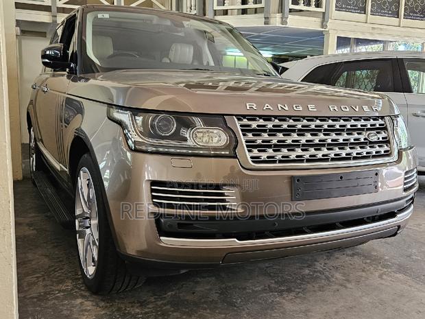 2017 Land Rover Range Rover (Vogue) in Gold