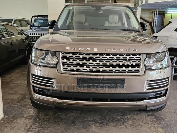2017 Land Rover Range Rover (Vogue) in Gold