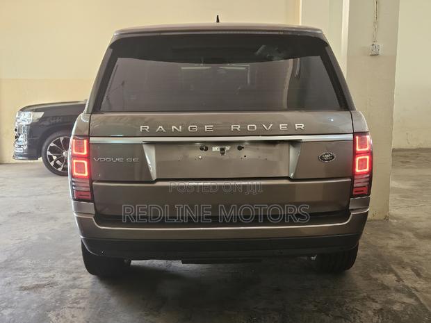2017 Land Rover Range Rover (Vogue) in Gold