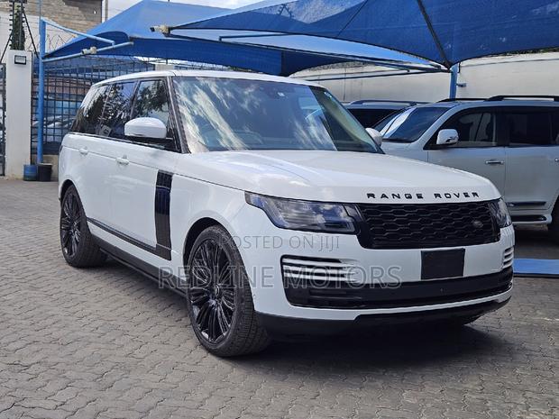 2018 Land Rover Range Rover Vogue in Off-White - Premium Edition