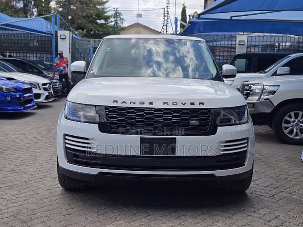 2018 Land Rover Range Rover Vogue in Off-White - Premium Edition