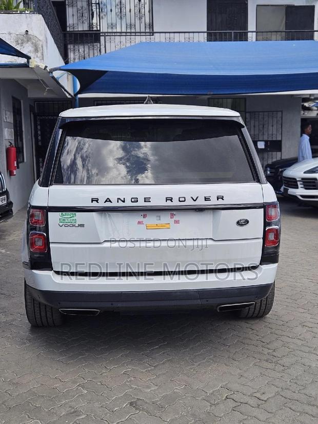 2018 Land Rover Range Rover Vogue in Off-White - Premium Edition