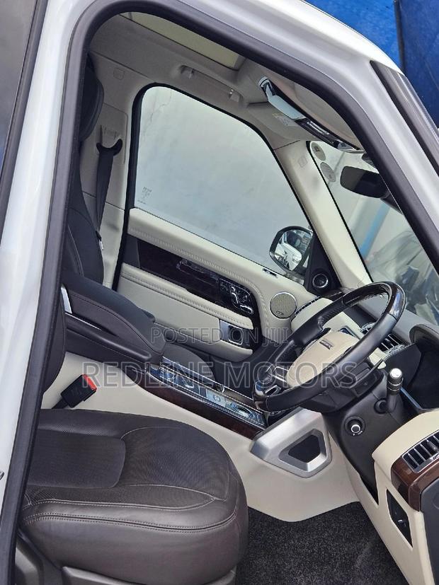 2018 Land Rover Range Rover Vogue in Off-White - Premium Edition