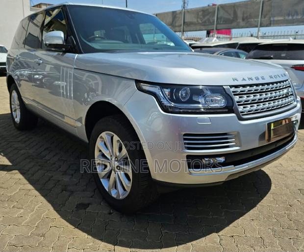 Pristine 2017 Land Rover Range Rover Vogue Silver - Premium Used SUV