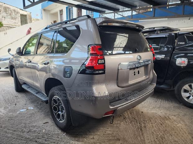 2018 Toyota Land Cruiser Prado 2.8 - Used Gray - Excellent Condition