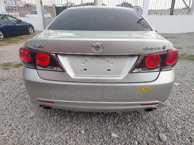 Gold-Plated 2017 Toyota Crown: Unmatched Luxury and Performance