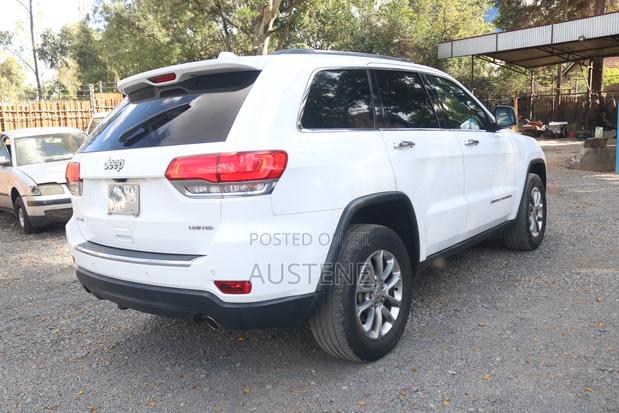 Jeep Grand Cherokee Laredo 4dr 4x4 2016 White