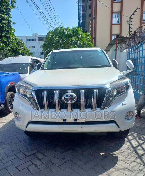 2017 Toyota Land Cruiser Prado 2.7 White - Premium Edition