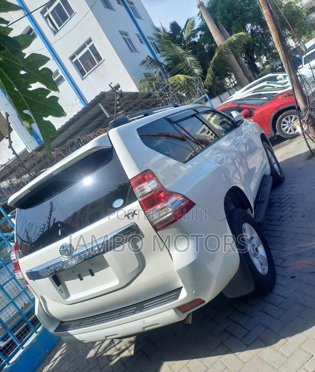 2017 Toyota Land Cruiser Prado 2.7 White - Premium Edition