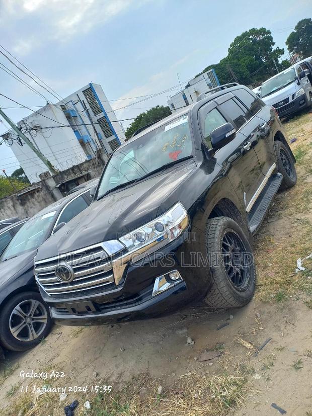 Toyota Land Cruiser 2016 Black