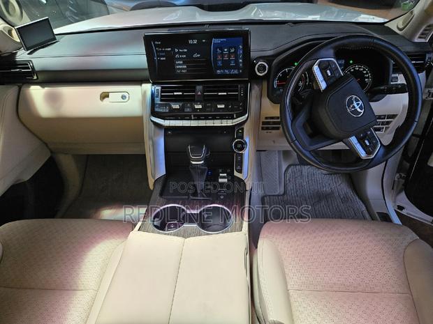 2021 Toyota Land Cruiser - White Model