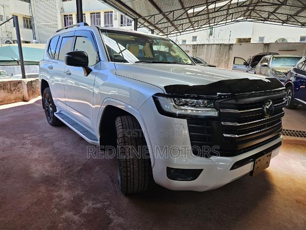 2021 Toyota Land Cruiser - White Model