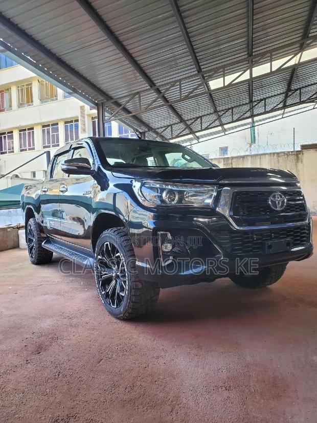Black 2018 Toyota Hilux Double Cab