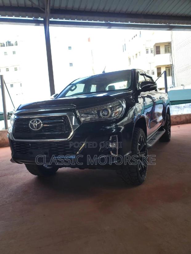 Black 2018 Toyota Hilux Double Cab