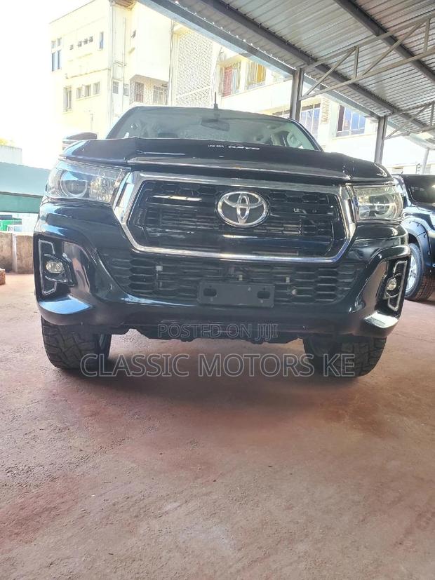 Black 2018 Toyota Hilux Double Cab
