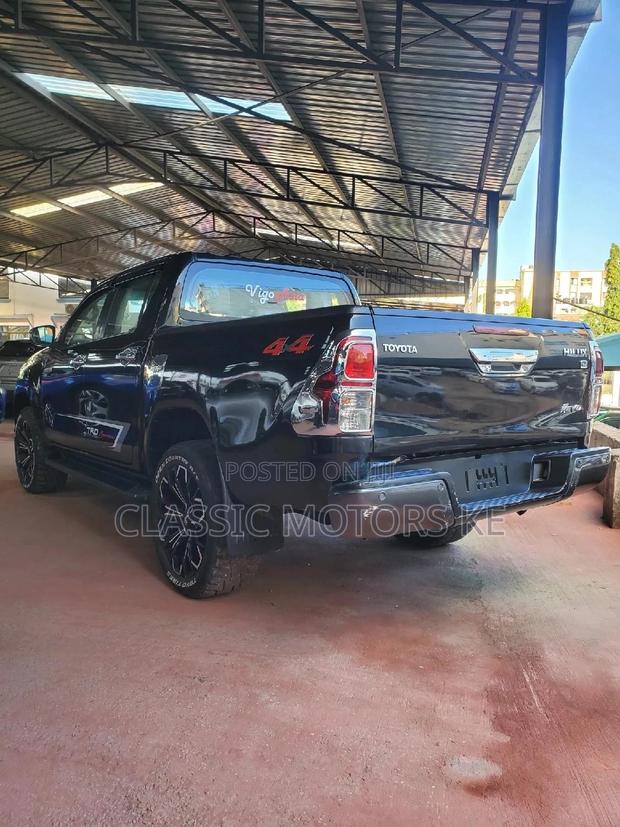 Black 2018 Toyota Hilux Double Cab