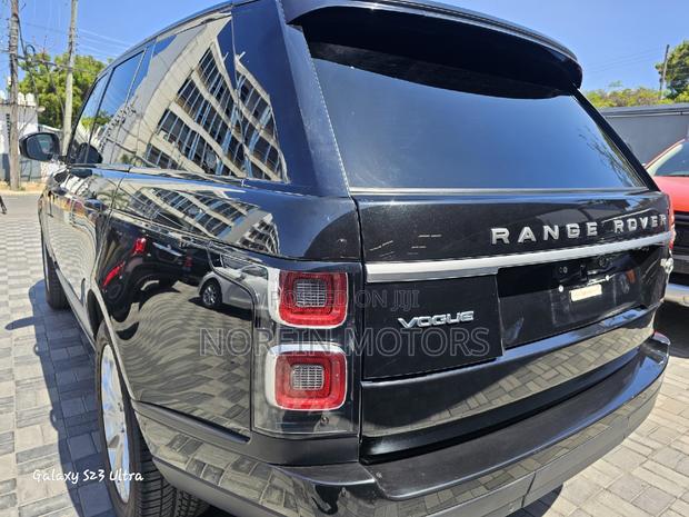 New Land Rover Vogue 2018 in Black - Premium SUV