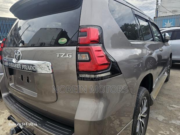 Gold Edition 2017 Toyota Land Cruiser Prado