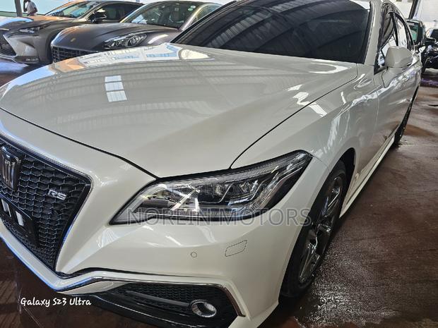 Off-White 2019 Toyota Crown: Two Luxury Sedan Variants to Choose From