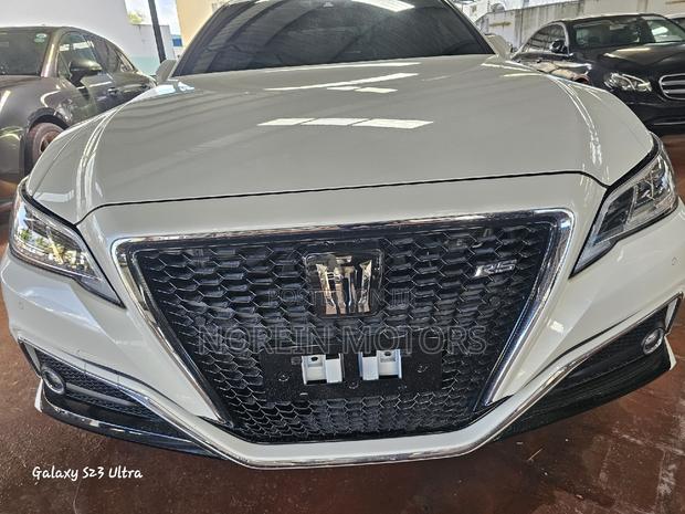 Off-White 2019 Toyota Crown: Two Luxury Sedan Variants to Choose From