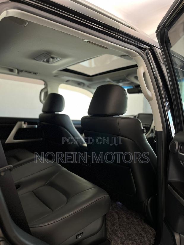2018 Toyota Land Cruiser Black: The Ultimate Black SUV Experience