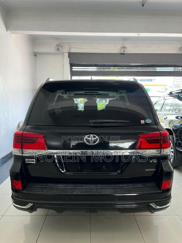 2018 Toyota Land Cruiser Black: The Ultimate Black SUV Experience