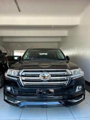 2018 Toyota Land Cruiser Black: The Ultimate Black SUV Experience for sale
