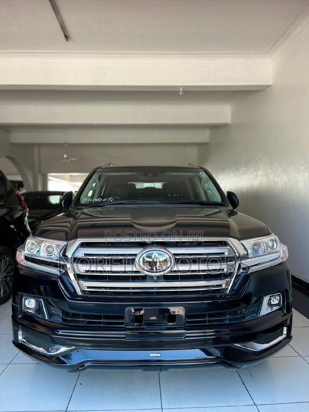 2018 Toyota Land Cruiser Black: The Ultimate Black SUV Experience