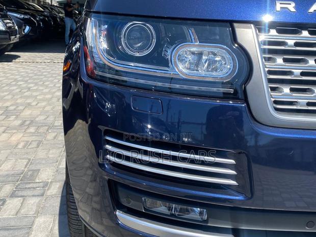 2017 Land Rover Range Rover Vogue - Sleek Black Edition