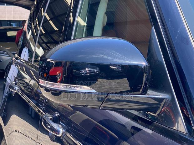 2017 Land Rover Range Rover Vogue - Sleek Black Edition