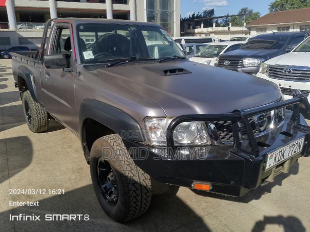 Nissan Navara 2016 Silver: Durable Double Cab Pickup