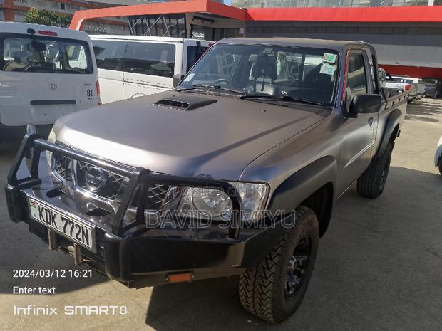 Nissan Navara 2016 Silver: Durable Double Cab Pickup