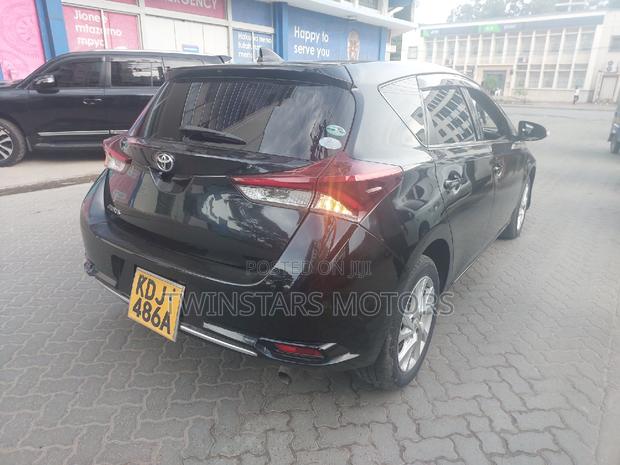 Black 2015 Toyota Auris: Style & Performance