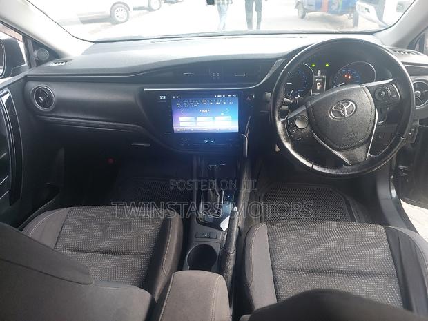 Black 2015 Toyota Auris: Style & Performance