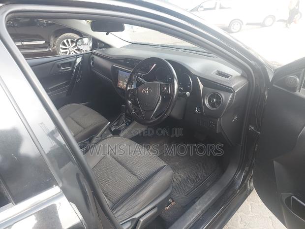 Black 2015 Toyota Auris: Style & Performance