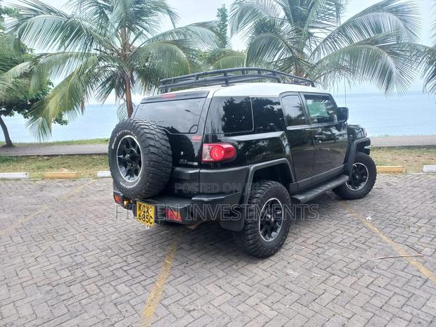 2013 Toyota FJ Cruiser 4X4 Automatic Transmission Black - Adventure Awaits!
