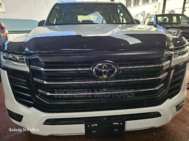 2024 Toyota Land Cruiser: White Edition - Luxury Off-road Adventure