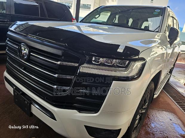 2024 Toyota Land Cruiser: White Edition - Luxury Off-road Adventure
