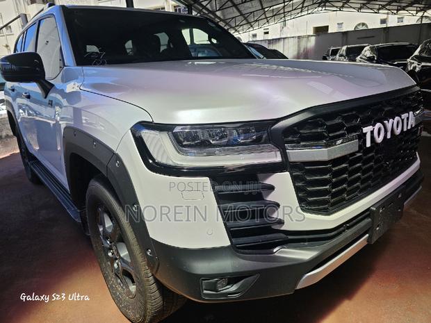 2024 Toyota Land Cruiser Off-White Edition: Dual-Tone Luxury