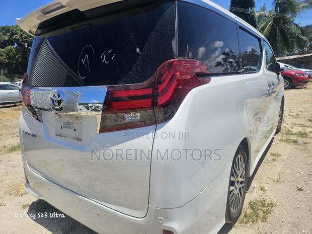 White 2017 Toyota Alphard High-End Minivan