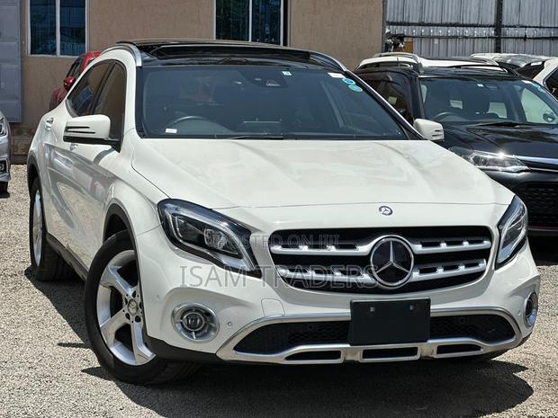 Pearl 2017 Mercedes-Benz GLA-Class: Exceptional Compact SUV