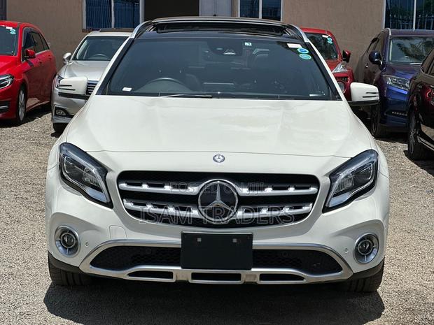 Pearl 2017 Mercedes-Benz GLA-Class: Exceptional Compact SUV