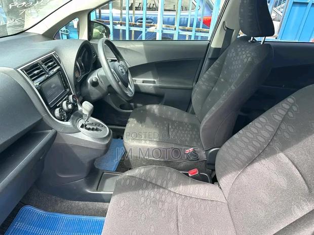 Toyota Ractis 2016 Brown