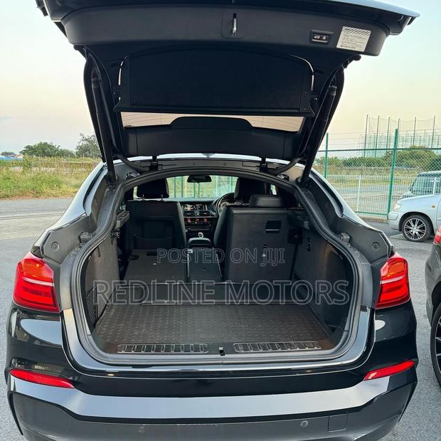 Black BMW X4 xDrive28i 2018 - Powerful Crossover