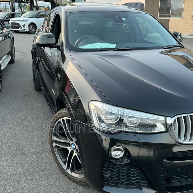 Black BMW X4 xDrive28i 2018 - Powerful Crossover