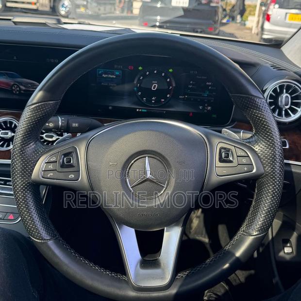 White Mercedes-Benz E400 2017 - Elegant Performance Sedan