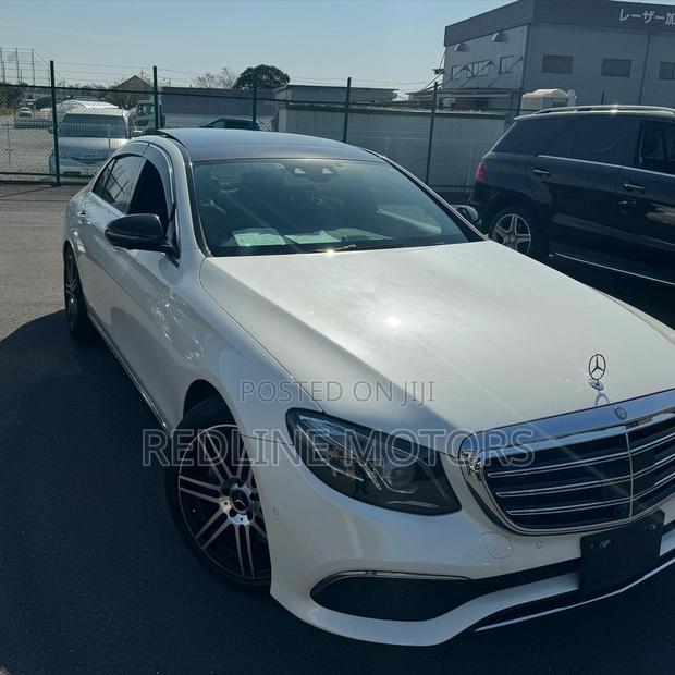 White Mercedes-Benz E400 2017 - Elegant Performance Sedan